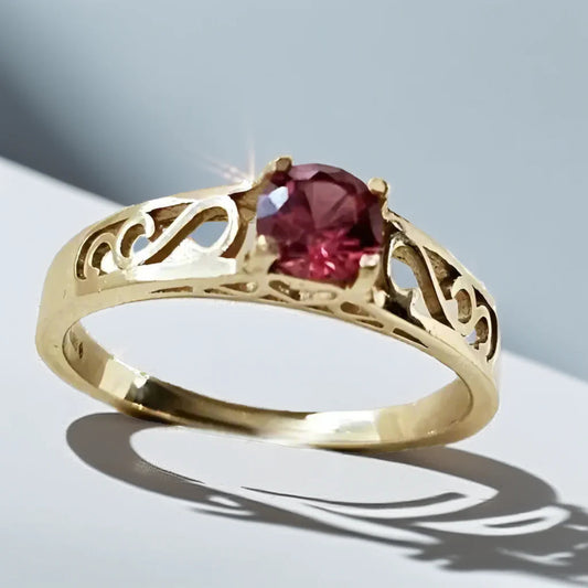 Tidløs skønhed: Ring i 14 karat guld og rød granat Unikke smykker Ring