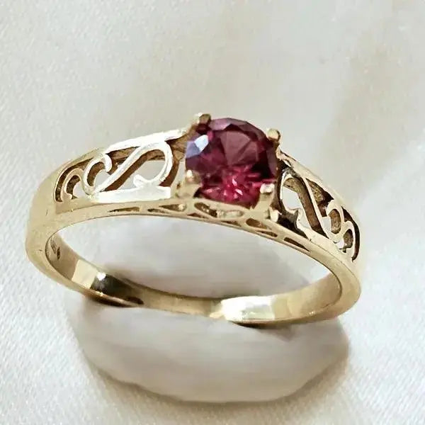 Timeless Beauty: 14ct Gold and Umbalite Garnet Ring - Unique jewelry - Ring
