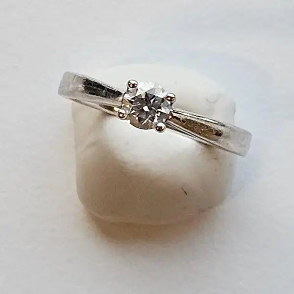 Timeless Elegance: 14ct White Gold Ring with 0.30ct Diamond - Ring