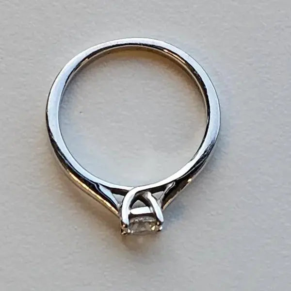 Timeless Elegance: 14ct White Gold Ring with 0.30ct Diamond - Ring